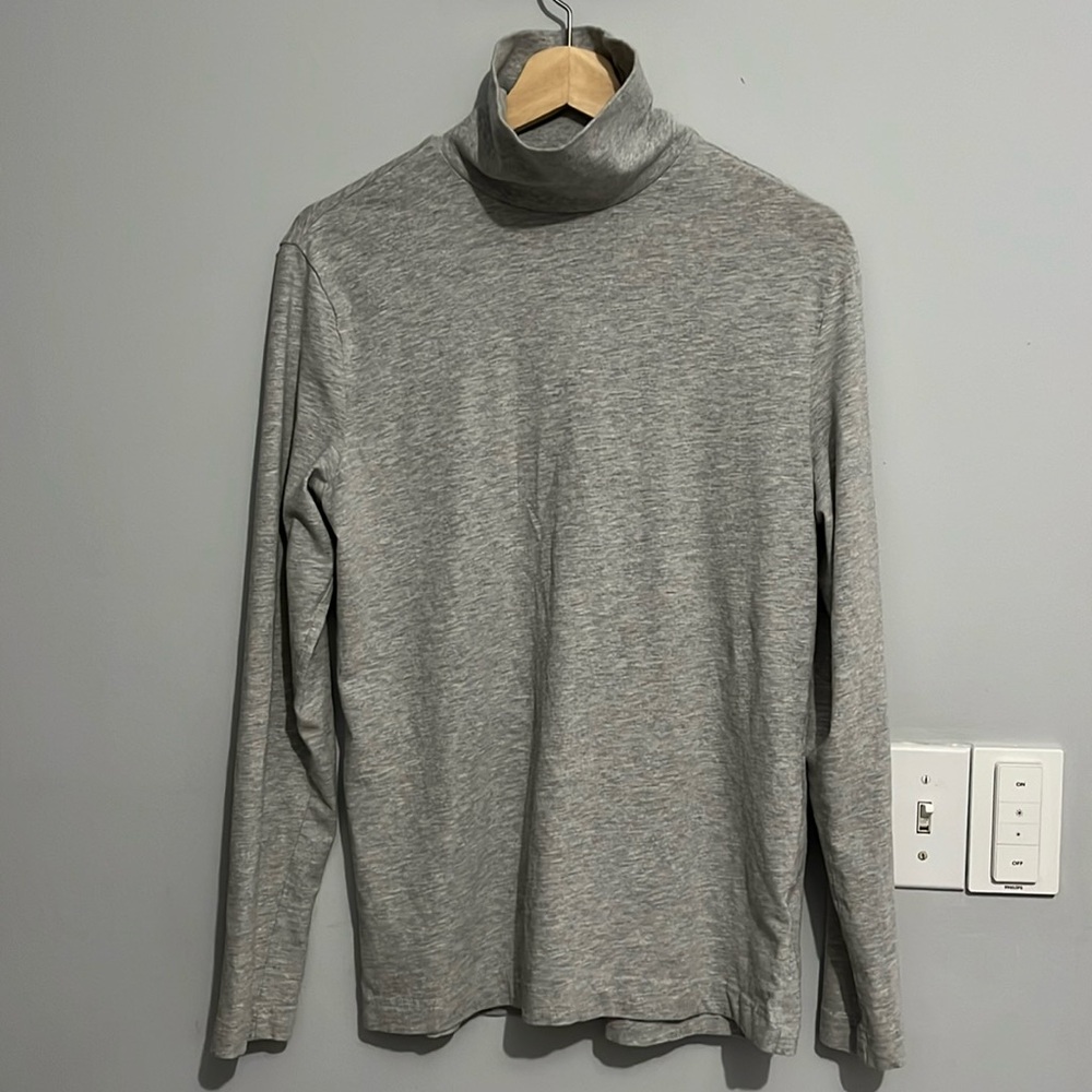 H&M Men’s Medium Gray Turtleneck